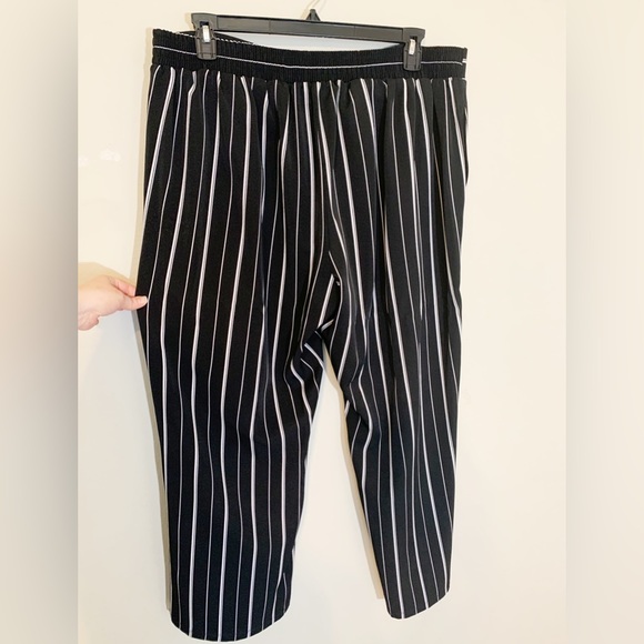 Jones Studio (size 2X)Black and White Stripped Wide Leg Dress Pants with pockets - Picture 3 of 8